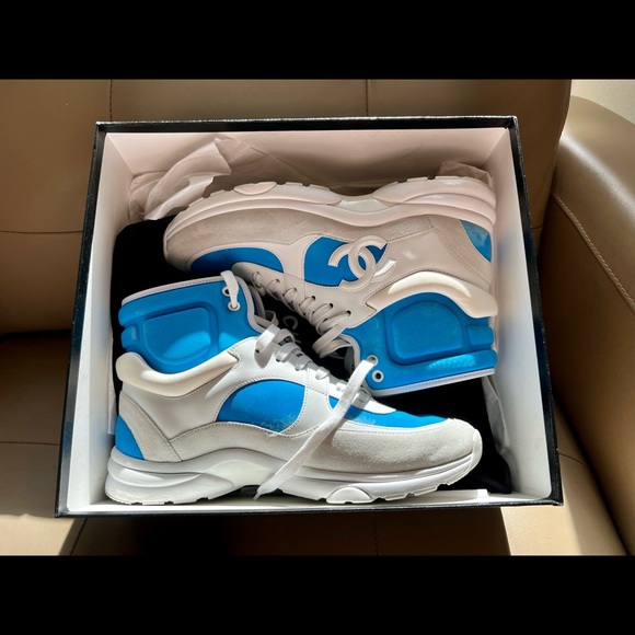 Chanel White/Fluo Blue CC sneakers - Picture 9 of 10